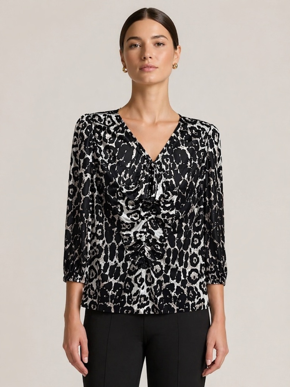 $595 St. John Silk Blouse Leopard Print Long Sleeve size 8